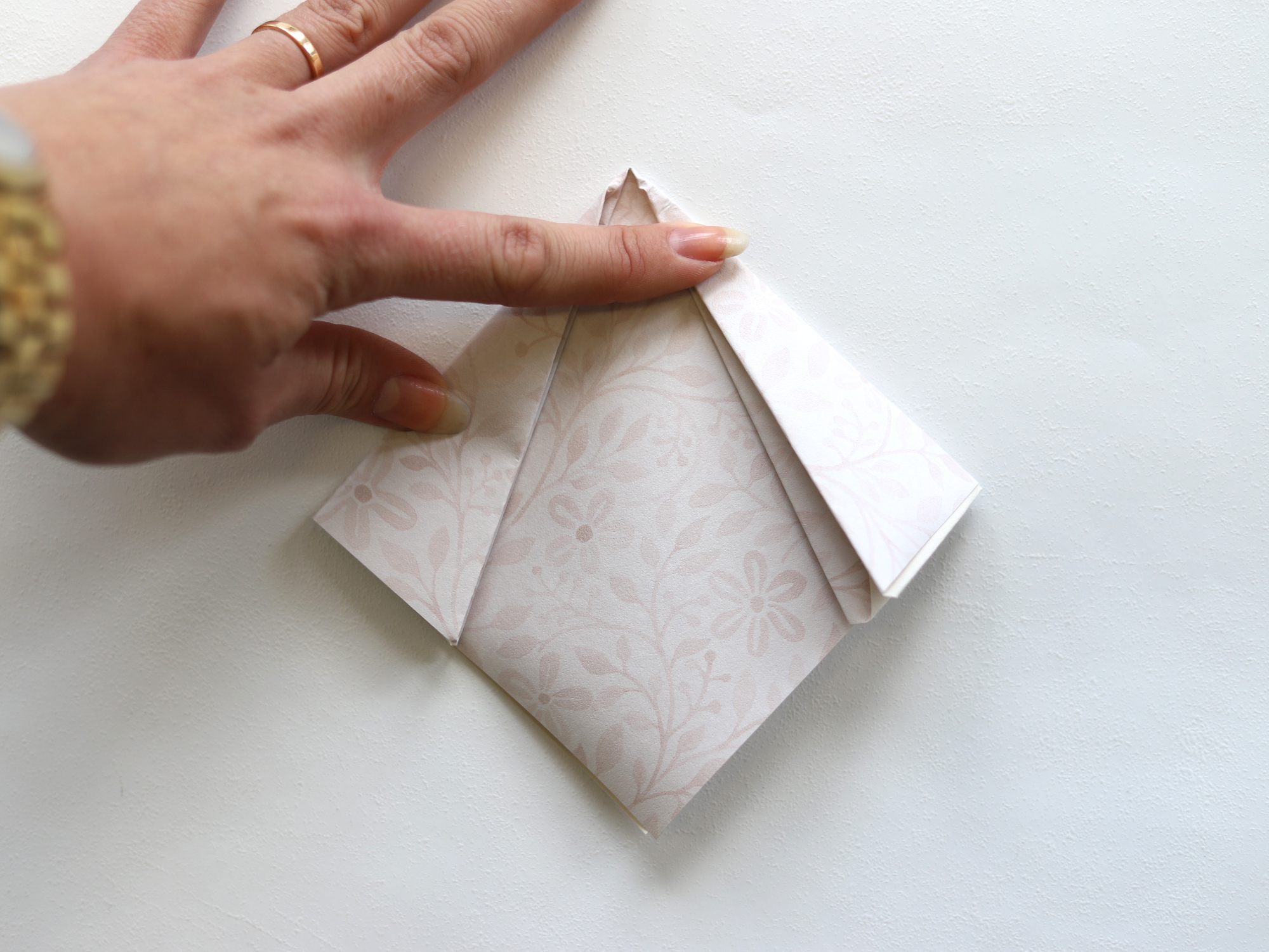 sommarpyssel vika tapetblomma diy