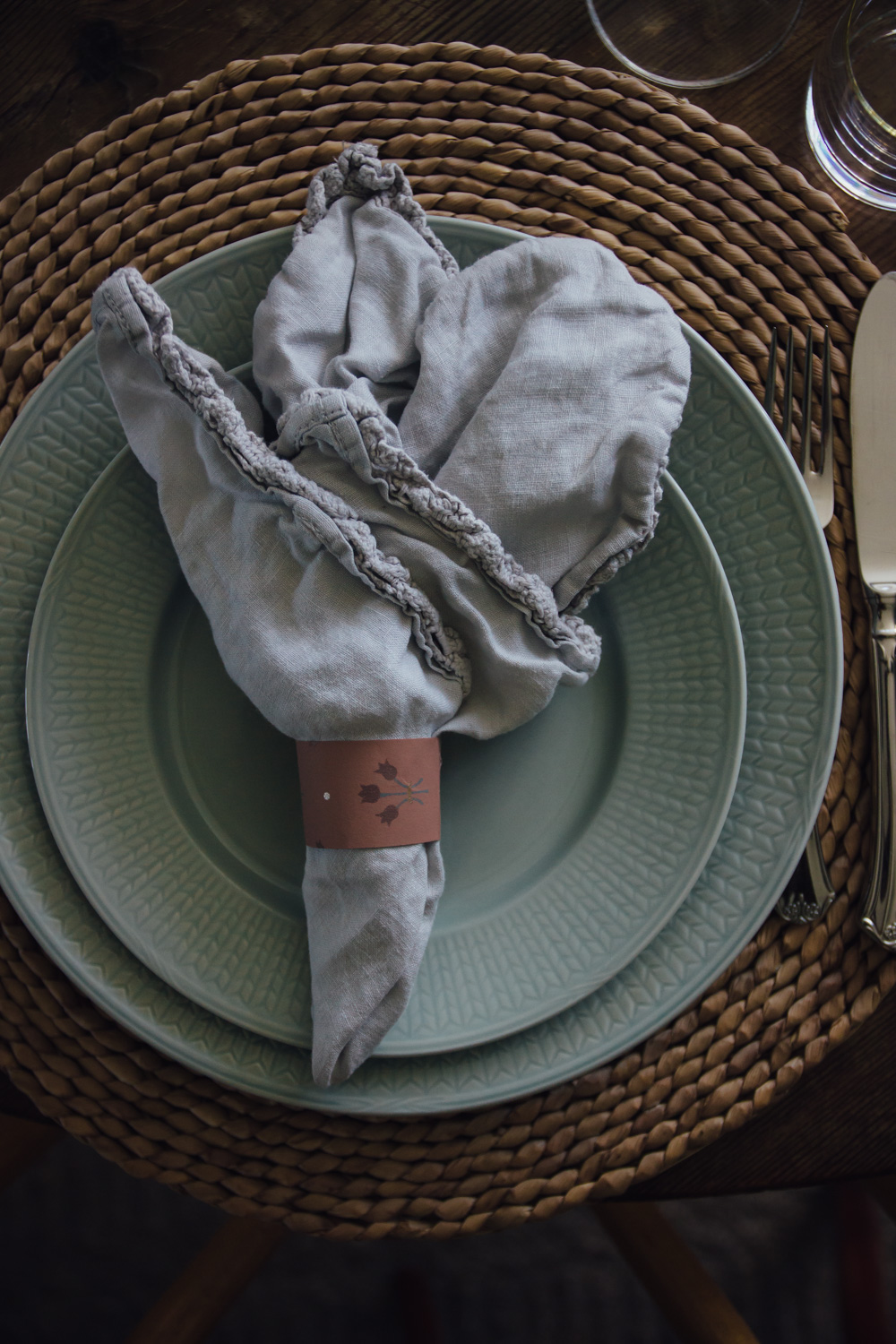 dukning med diy servettring av tapet i rostr&ouml;tt