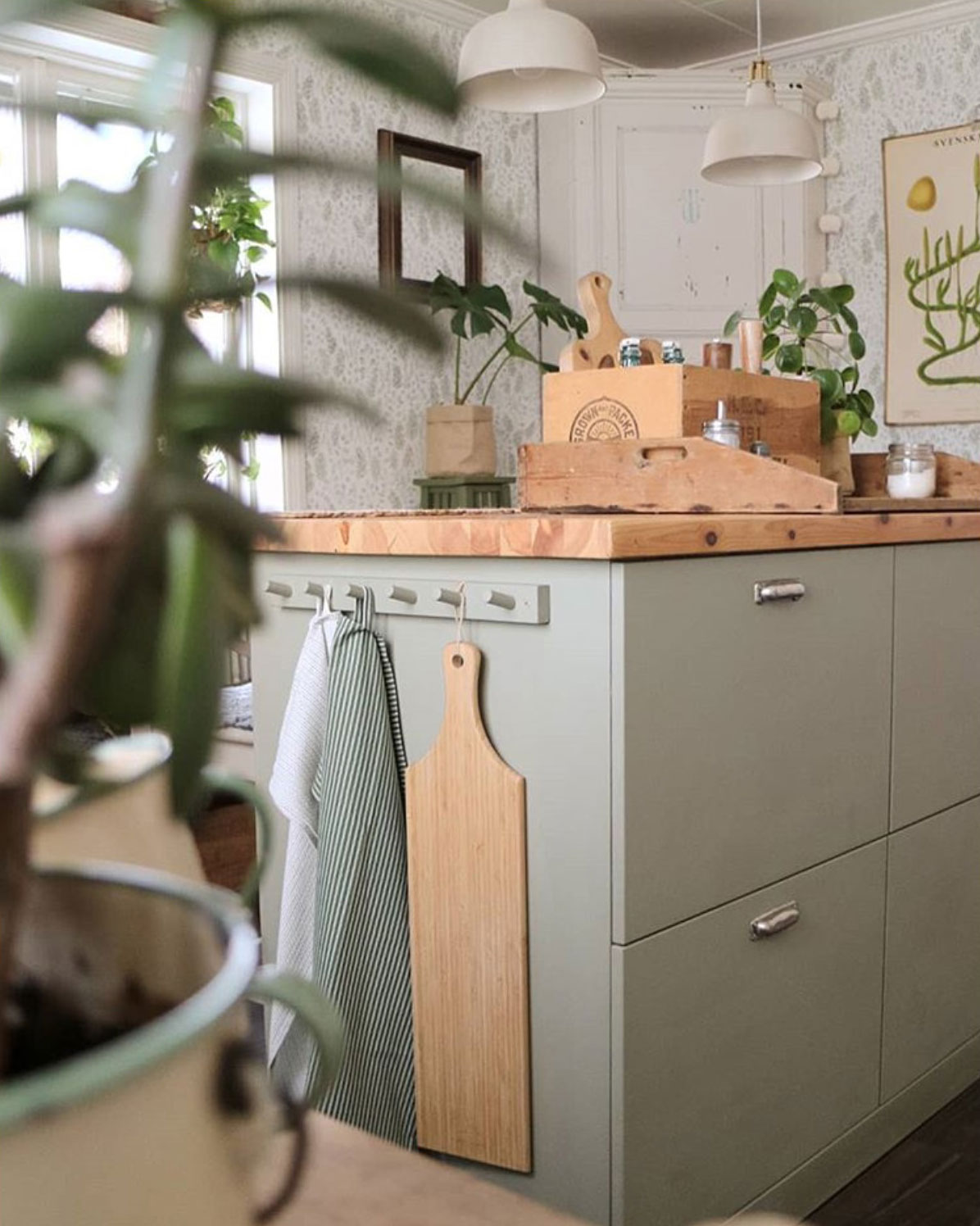 gr&ouml;n tapet med blad i k&ouml;k 27014vera 