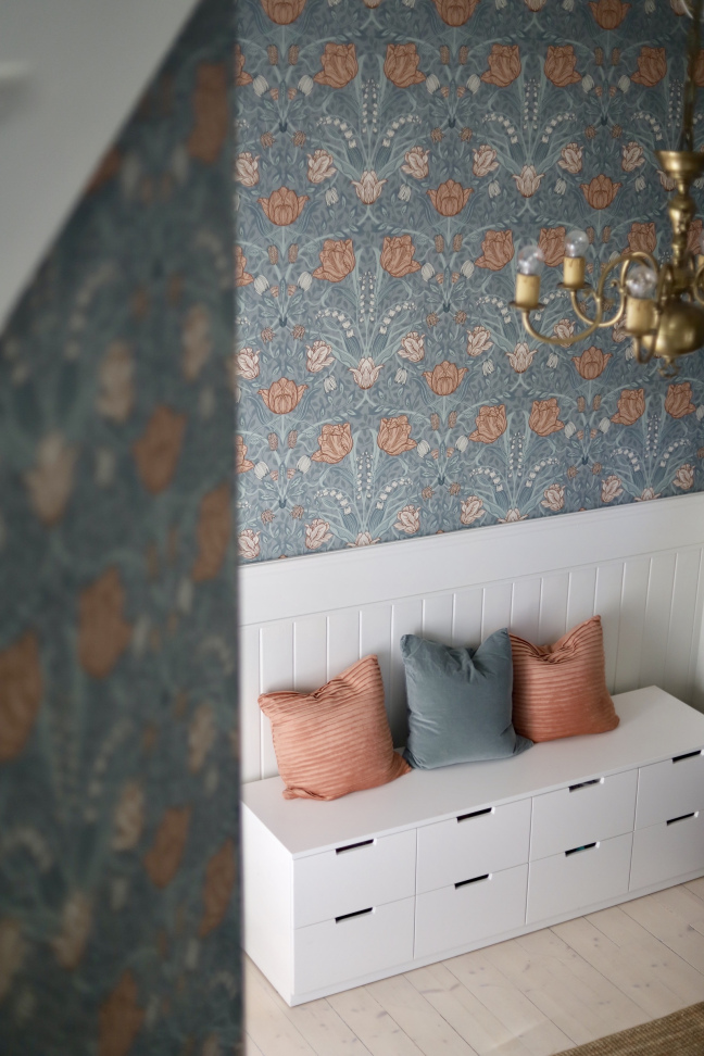 gr&ouml;n tapet med tulpaner filippa