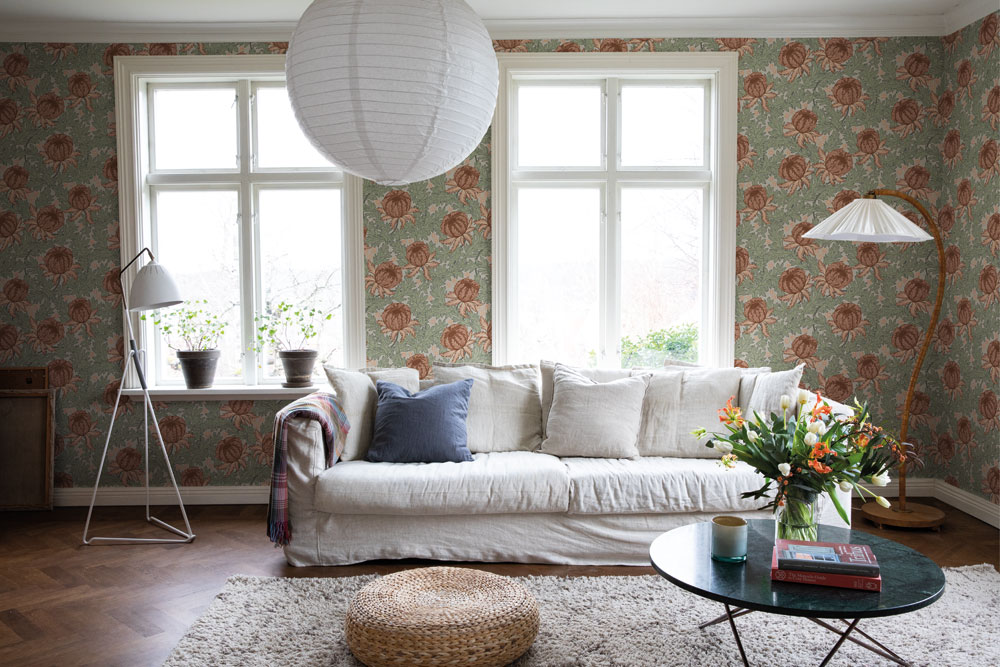 vardagsrumstapet med Kron&auml;rtskocka blomma