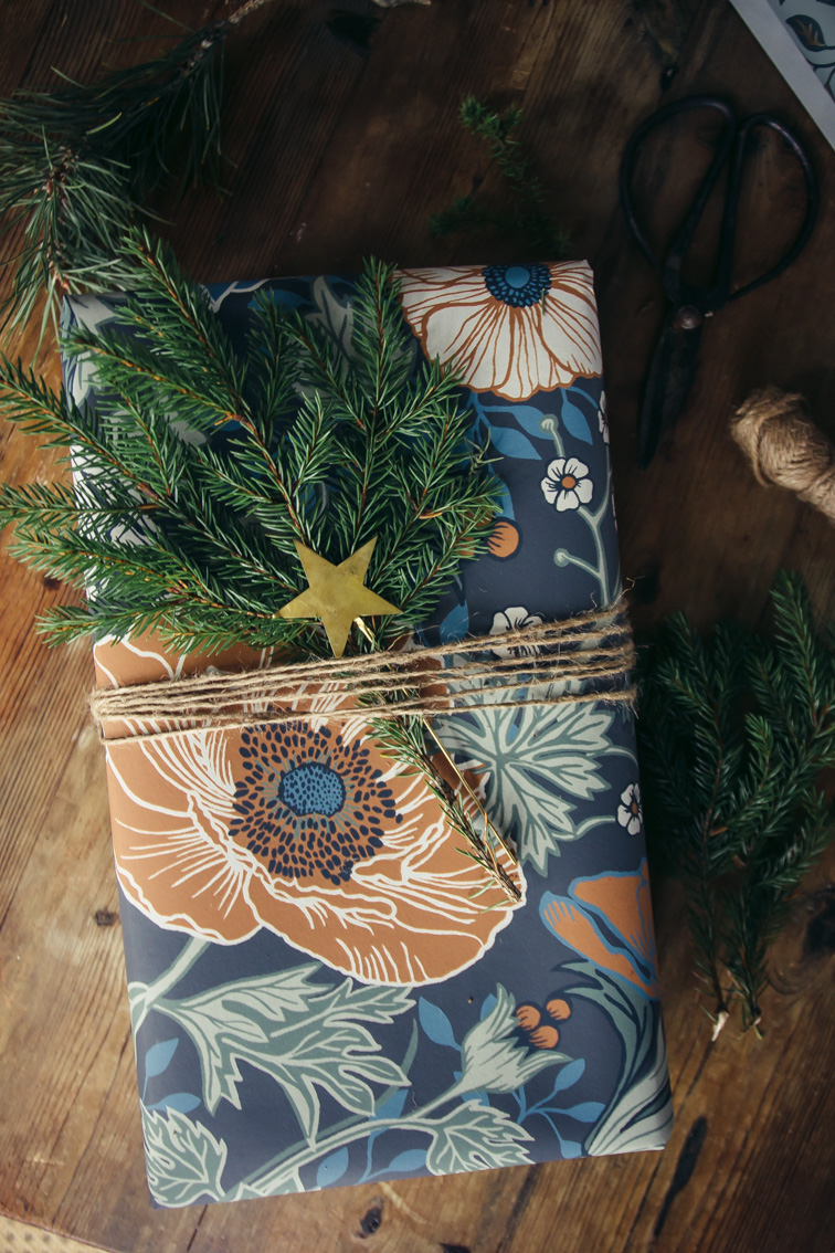 fin julklapp inslagning tapet 
