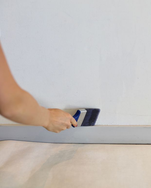 pensla p&aring; lim p&aring; v&auml;gg innan tapetsering